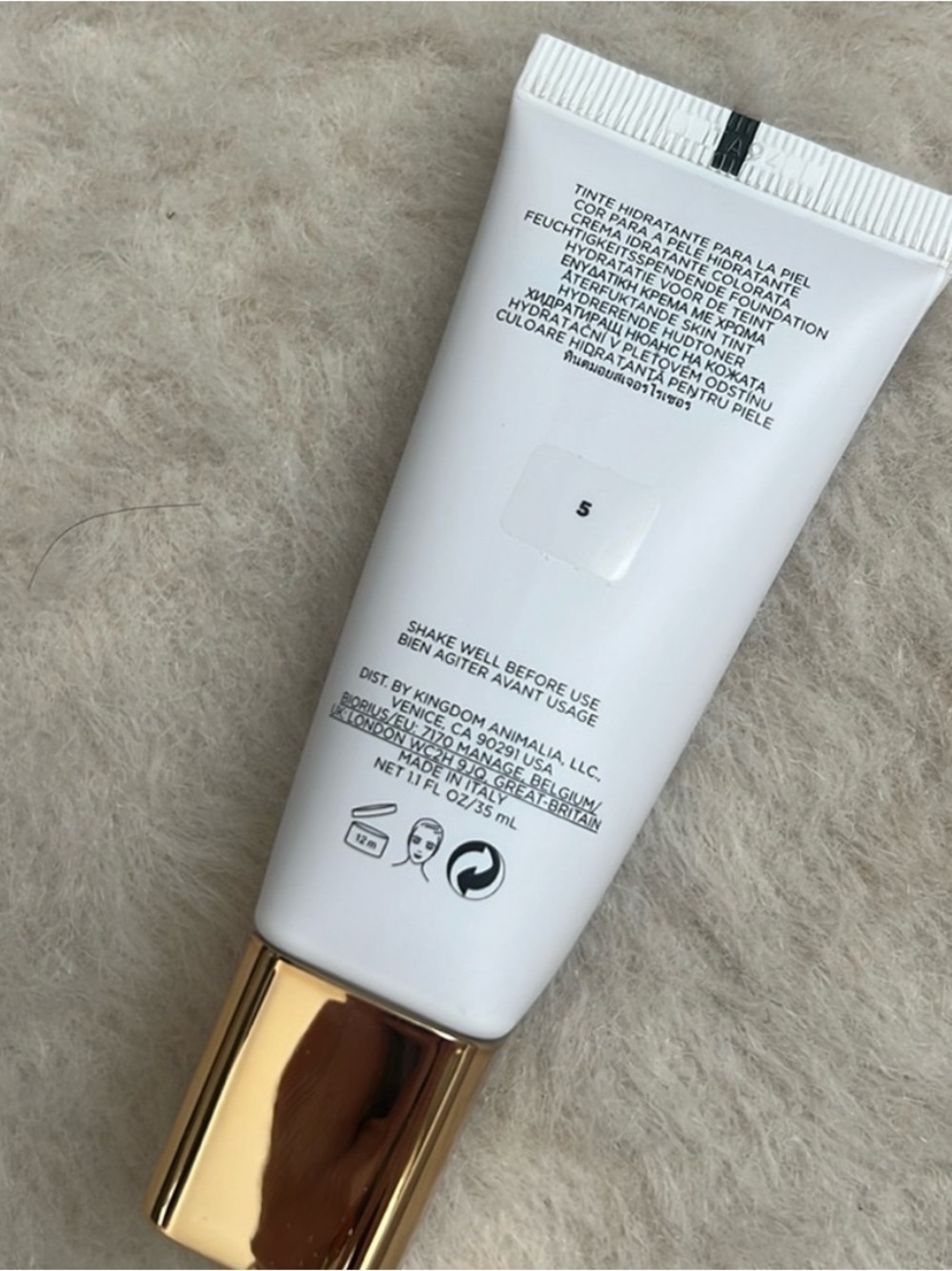Hourglass Veil Hydrating Skin Tint in shade 5 - Picture 2 of 4